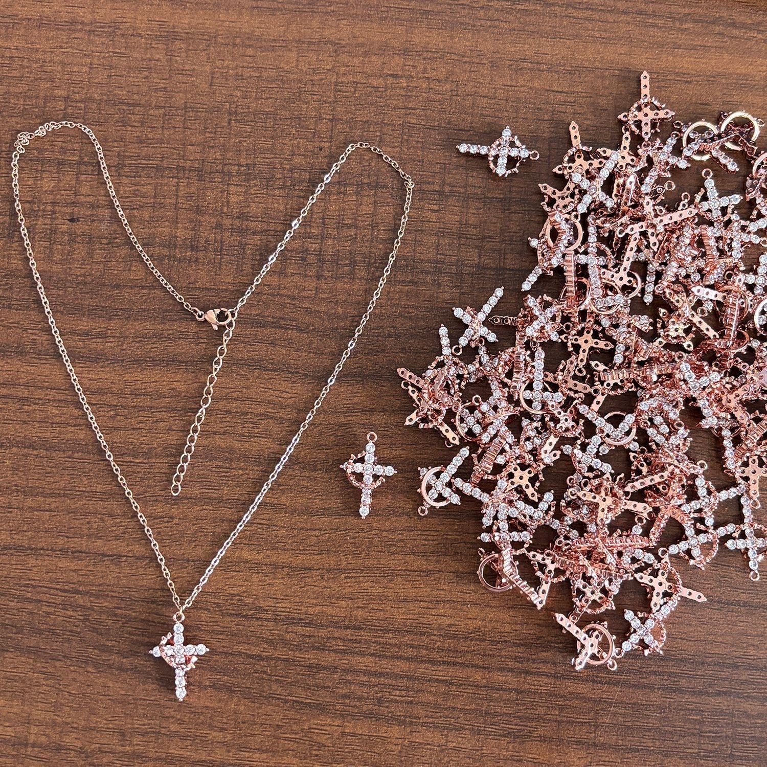 Ava | Luxe Gouden Ketting met Zirkonia Kruis ✨